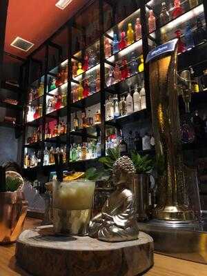 Lía Madrid Cocktail Boutique