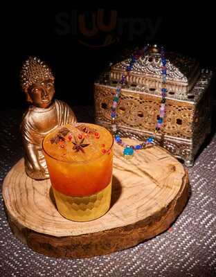 Lía Madrid Cocktail Boutique