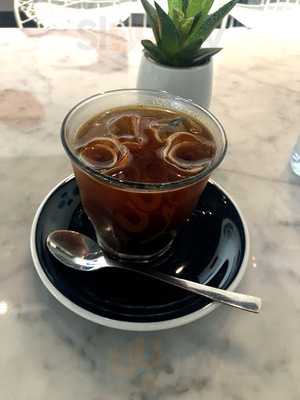 Black & White Coffee Shop