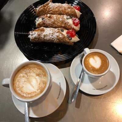 Cannoli, Pane Amore Fantasia