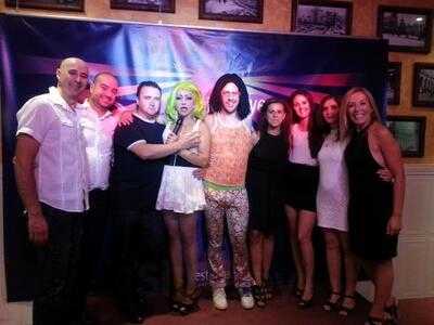 La Chica Yeye - El Restaurante Espectáculo 