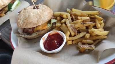 Catalina Tapas & Bar