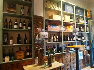 Vinoteca Alvin Cascorro
