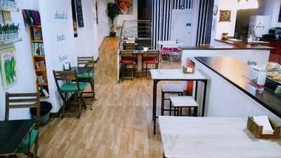 La Patisserie & Cafe