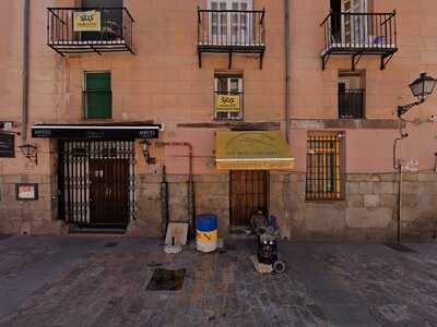 Taberna De Los Cien Vinos