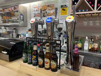 Cafetería Bocadillería Cervecería Castilla