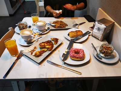 Panines Cafetería Y Pandería