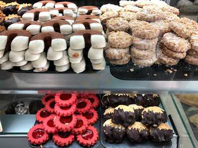 Panines Cafetería Y Pandería