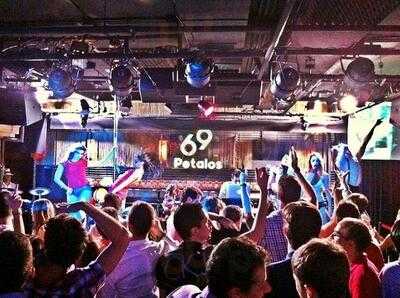 69 Petalos