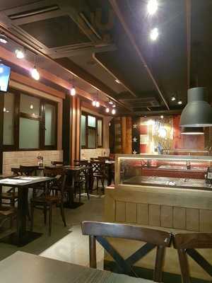 Foster's Hollywood Guzmán El Bueno