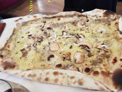 Föehn Show Restaurant And Drinks