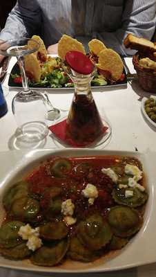 Föehn Show Restaurant And Drinks