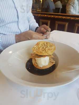 Föehn Show Restaurant And Drinks