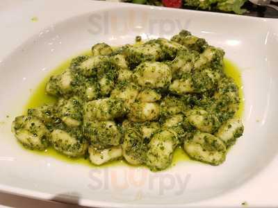 Föehn Show Restaurant And Drinks