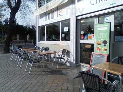 Charlotte Coffee Lounge Gastrobar & Gin