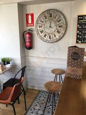 Charlotte Coffee Lounge Gastrobar & Gin