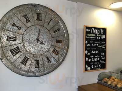 Charlotte Coffee Lounge Gastrobar & Gin