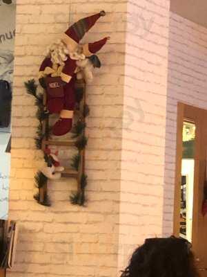 Los Cinco Restaurant & Bakery