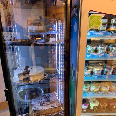 Los Cinco Restaurant & Bakery