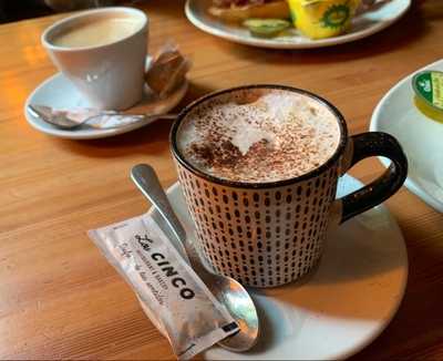 Los Cinco Restaurant & Bakery