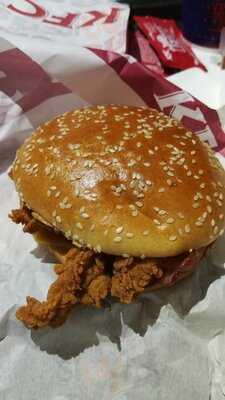 Kfc Cuatro Caminos - Photo 8