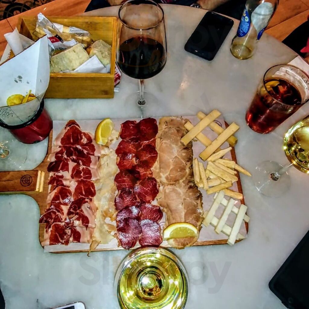 Taberna Del Volapié Paseo De La Castellana 124