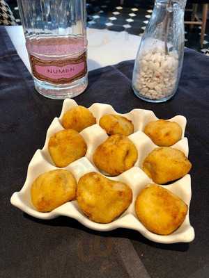 Restaurante 8 Cafe Resto