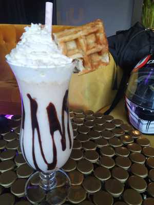 Oashis Sishas & Cocktails