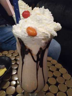 Oashis Sishas & Cocktails