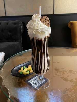 Oashis Sishas & Cocktails