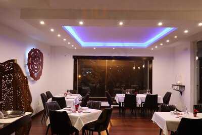 Holi Restaurante Indio Y Cocktail Bar