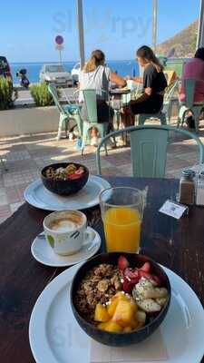 Szimple. Café & Bar