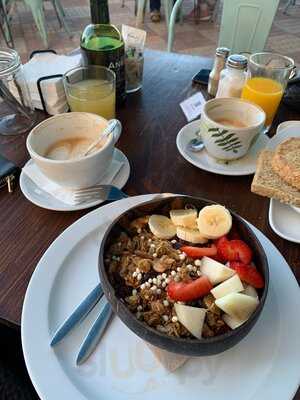 Szimple. Café & Bar