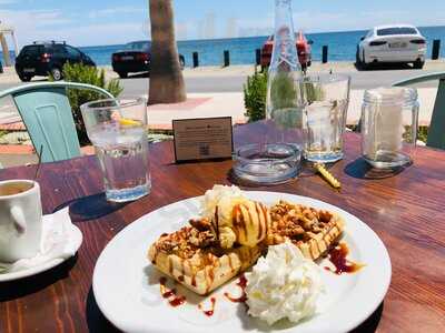 Szimple. Café & Bar