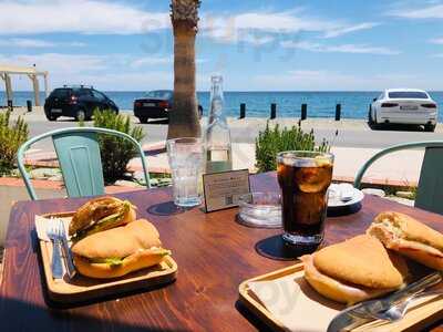 Szimple. Café & Bar