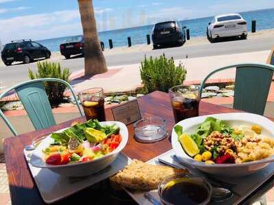 Szimple. Café & Bar