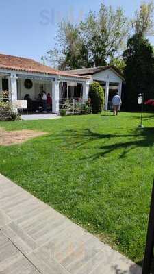 Santa Clarita Garden & Restaurant