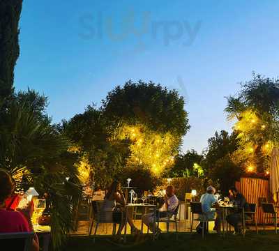 Santa Clarita Garden & Restaurant