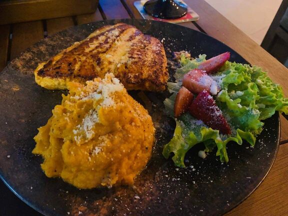 Bambú Bar & Bistro
