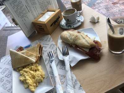 El Picoteo De Pintada