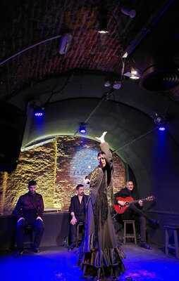 La Cueva De Lola Tablao Flamenco