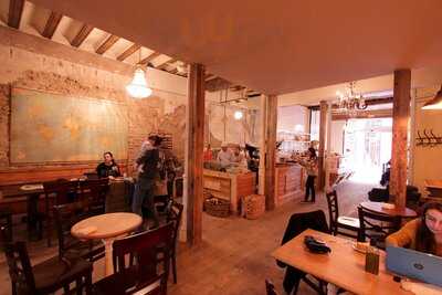 Panadería-cafetería Crustum Cerrajeria