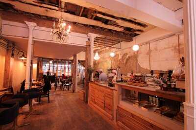 Panadería-cafetería Crustum Cerrajeria