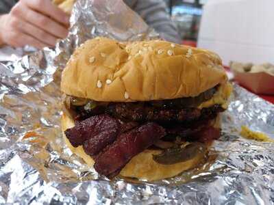Five Guys Serrano