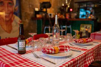 Les Artistes Bistro Francés Y Más