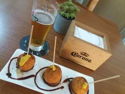 Laesquina Cervecería By Fran & Adan