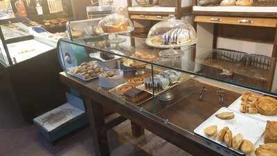 Panadería Cafetería Confitería Bernal