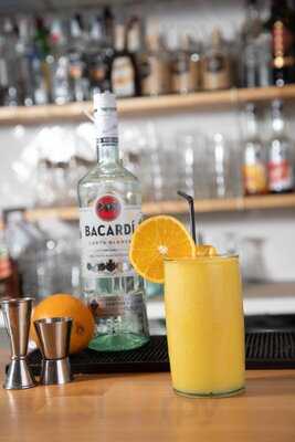 Pura Vida Green Bar & Market