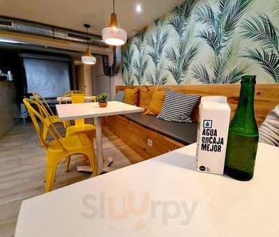 Pura Vida Green Bar & Market