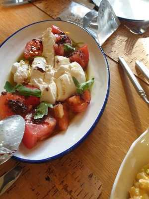 Marcela Tapas & Vinos